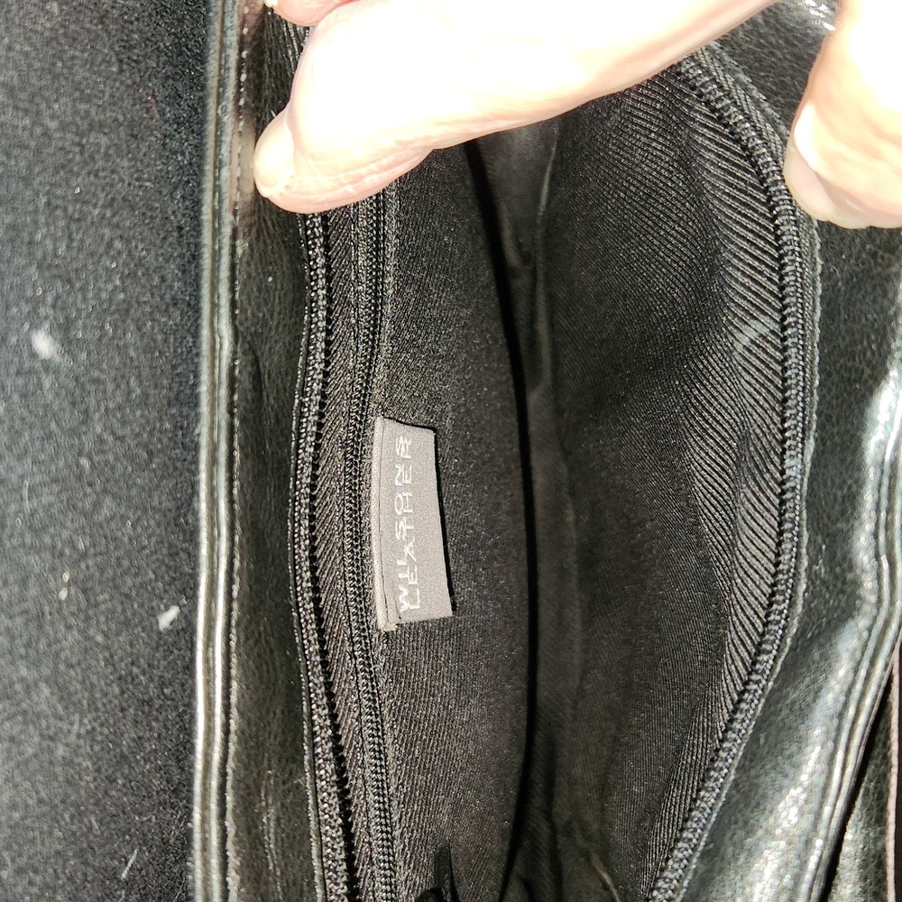 Wilson's Leather crossbody. - Picture 5 of 9